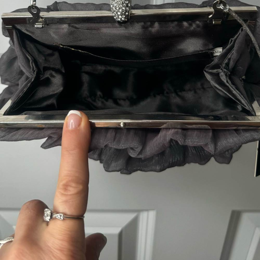 NWT Gray Ruffled Bella Collection Purse - Picture 4 of 7
